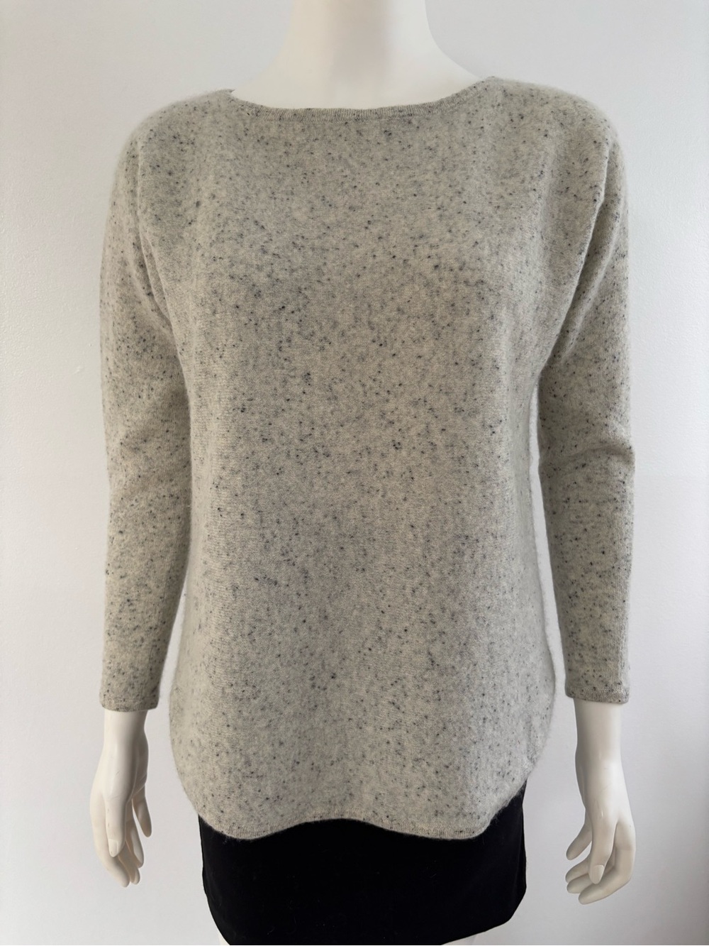 Women’s100% Cashmere Light Gray Speckled Boatneck Sweater